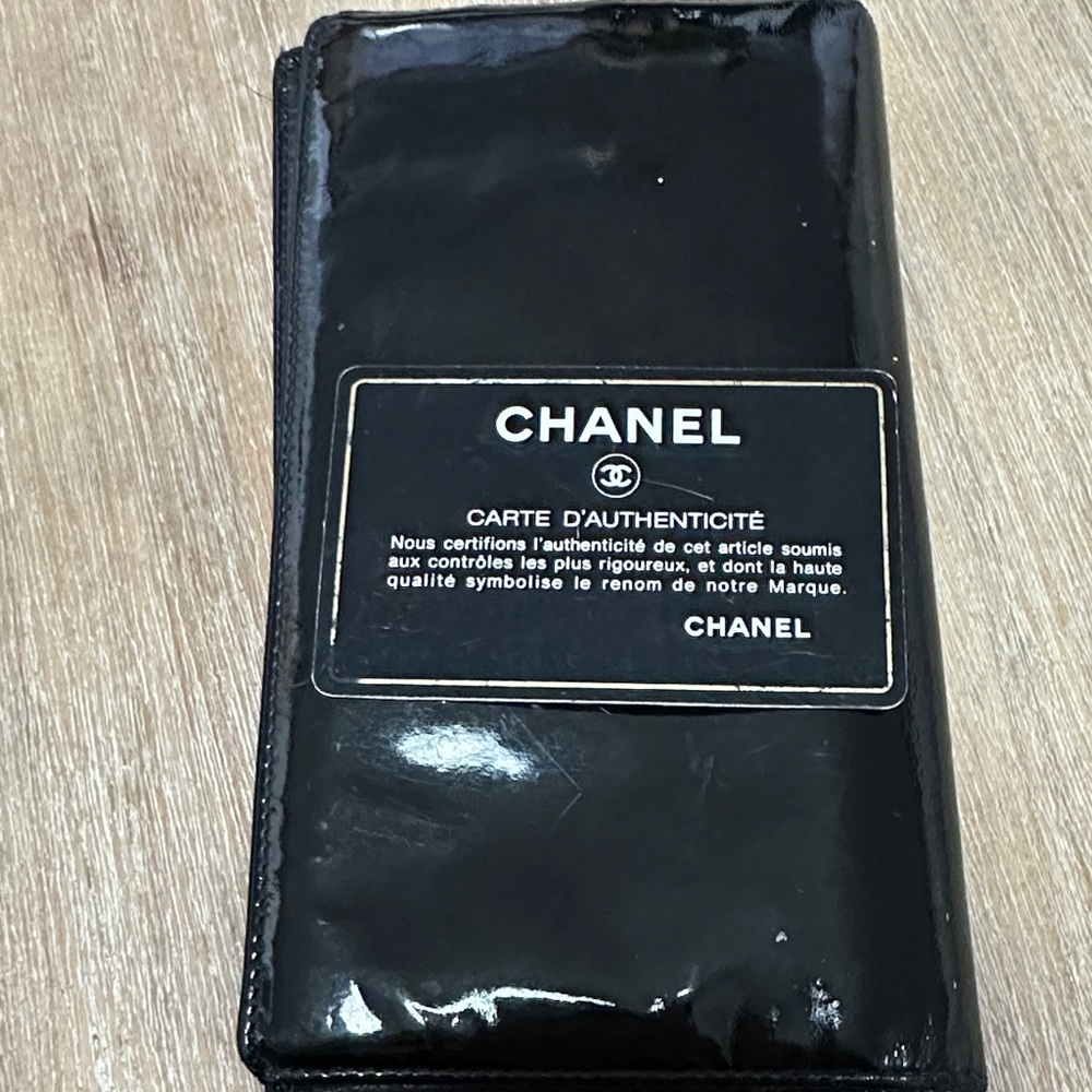 CHANEL Black Patent Leather Continental Wallet with Gold CC Emblem - Picture 11 of 11